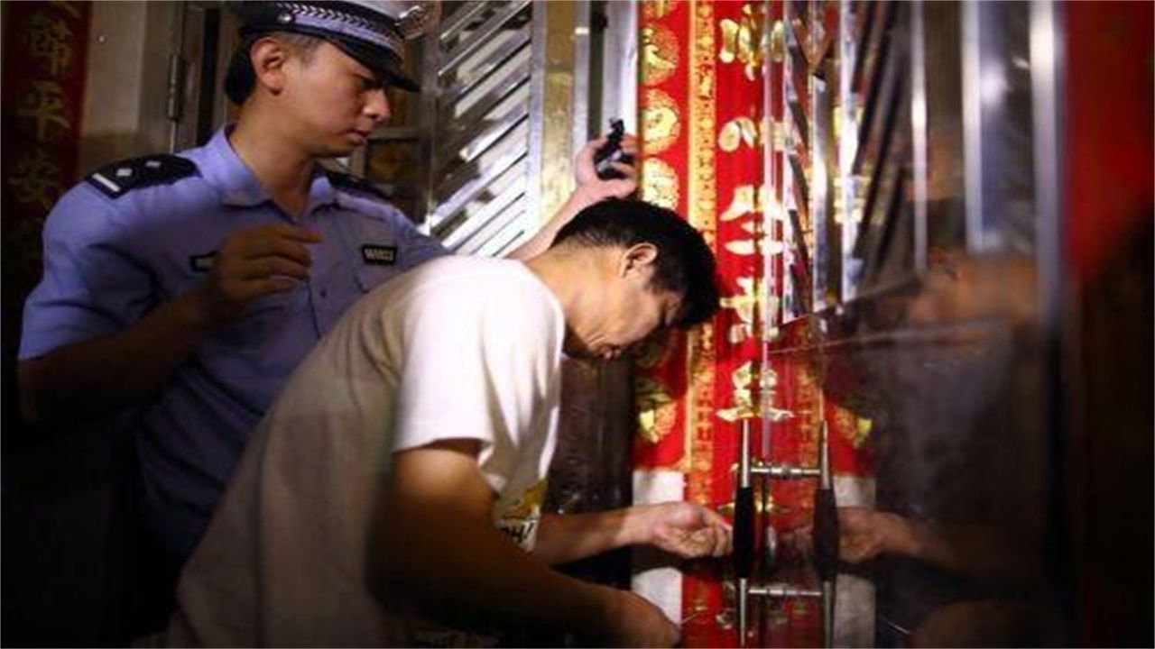 請(qǐng)開鎖師傅開了鎖后，師傅為什么一般都不進(jìn)門，就算主人請(qǐng)也不進(jìn)去？